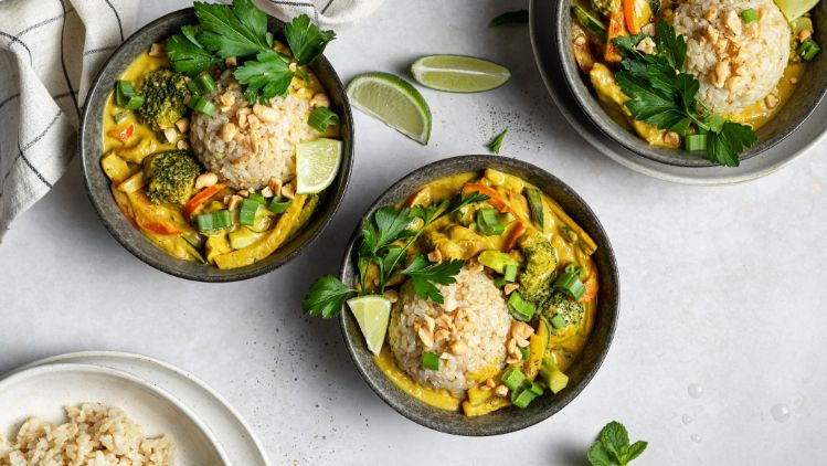 beleaf-global-recipes-stage-erdnusscurry